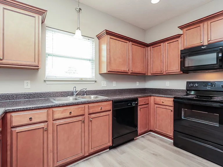 3314 Velvet Ct — Photo 8