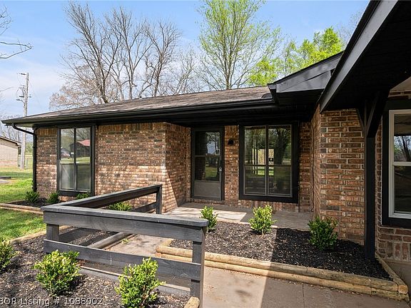 3rd image of 9506 Berry Ln