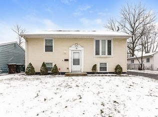15 N Elm Ln, Glenwood, IL