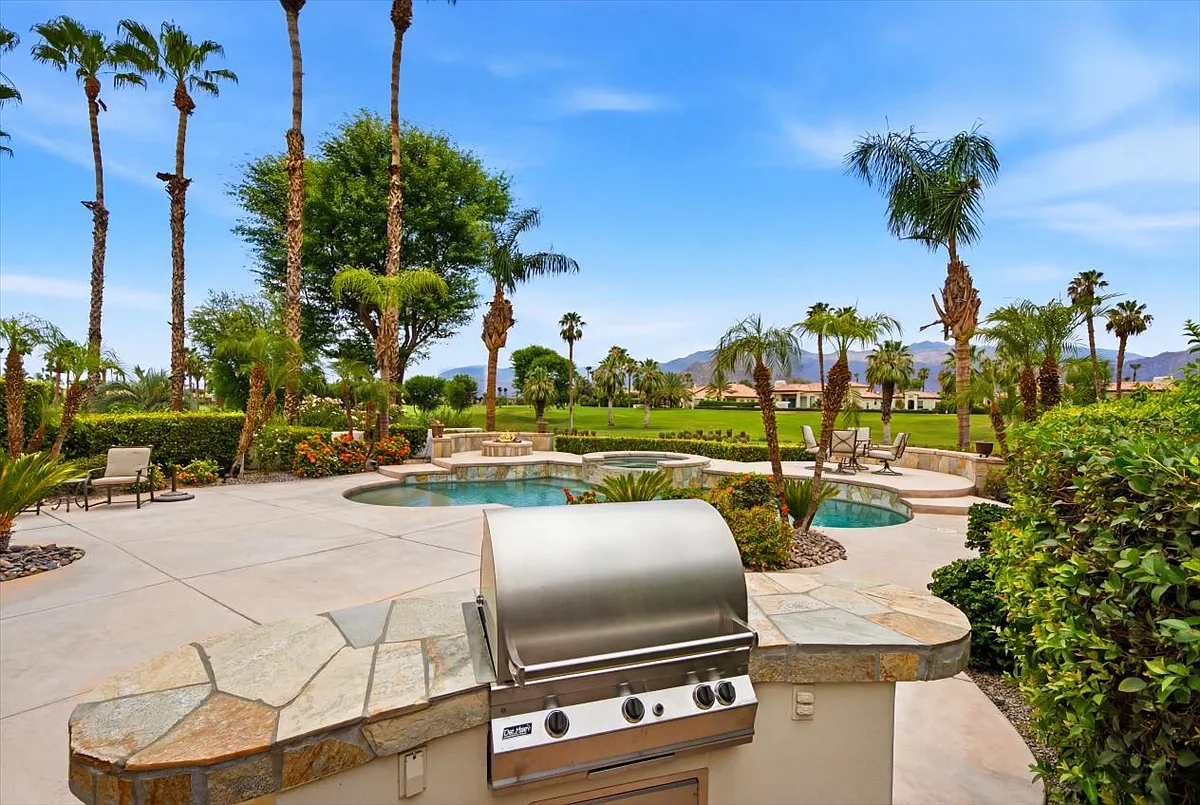 3 bed, 3.5 bath, 2924 sqft, $18,000 — Photo 3