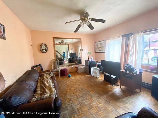 2nd image of 14 E 18th St