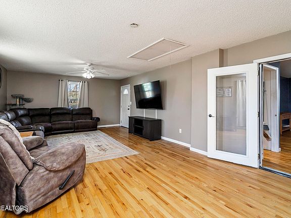 2nd image of 346 Sunrise Dr