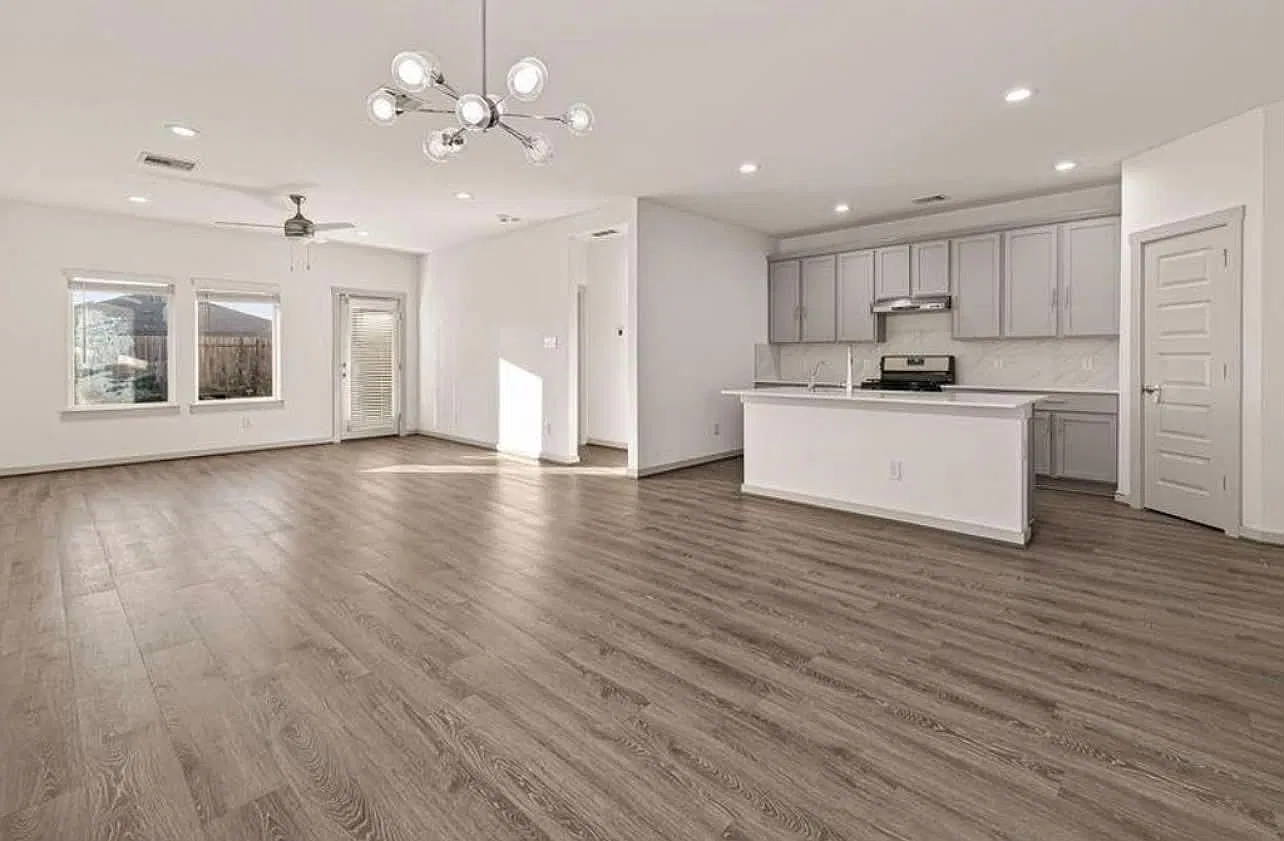 4 bed, 2.0 bath, 2344 sqft, $2,500 — Photo 3