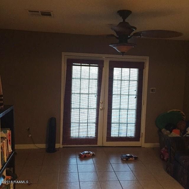 2nd image of 2826 Louisiana Ave #911