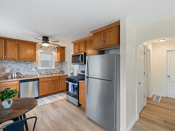 5th image of 318 Madison Ave