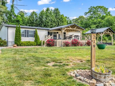 219 Jackson Loop Rd, Flat Rock, NC, 28731