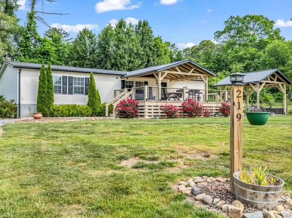 219 Jackson Loop Rd, Flat Rock, NC 28731