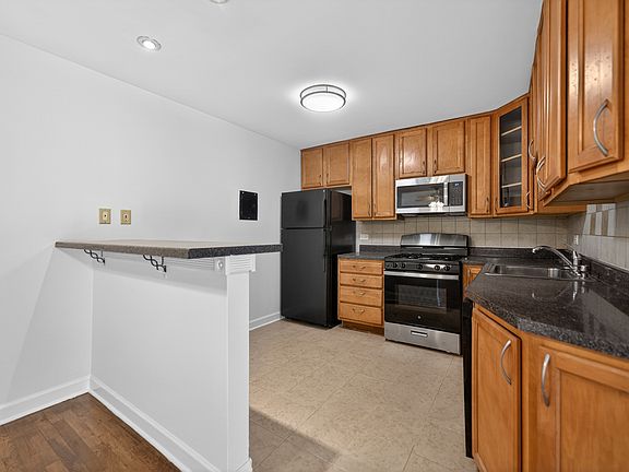 5th image of 706 Marilyn Ave APT 204