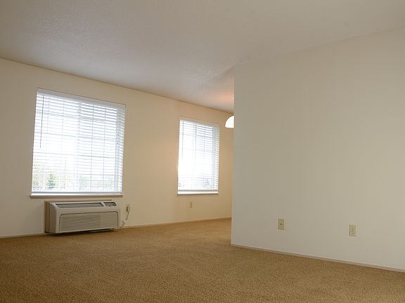 4th image of 111 Kenwood St APT 104