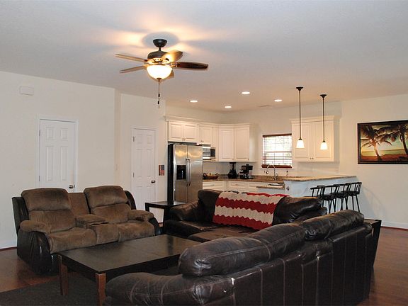 4th image of 337 Summerville Ct