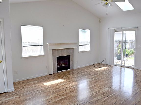 5th image of 811 Mountain River Dr
