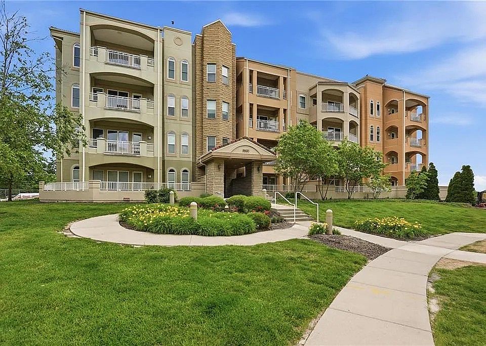 1st image of 3800 N Mulberry Dr Unit 305