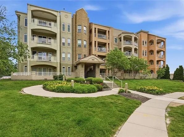 3800 N Mulberry Dr Unit 305, Kansas City, MO 64116