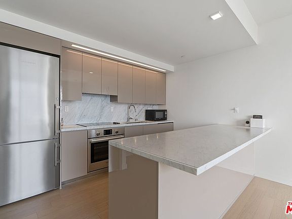 4th image of 1050 S Grand Ave Unit 1604