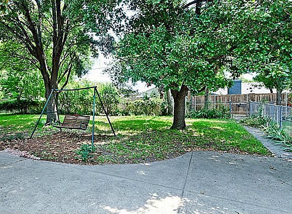 5th image of 705 Cliffside Dr