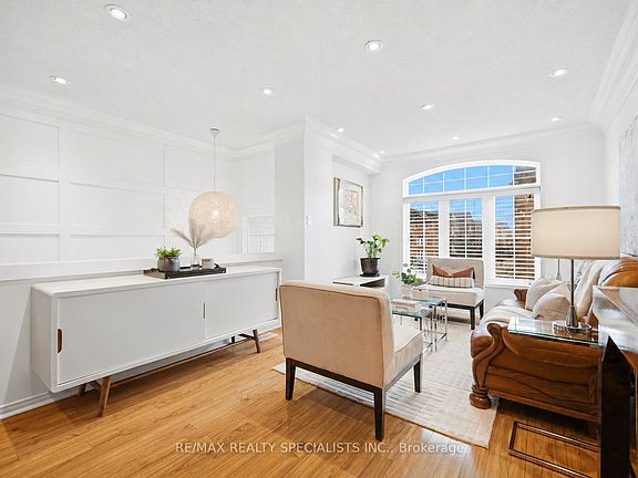 3rd image of 3378 Redpath Cir