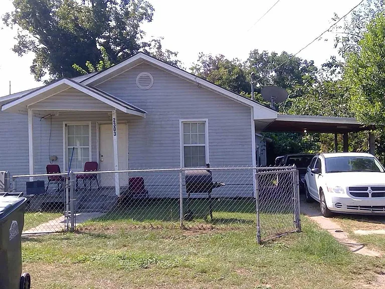 2303 W Brainerd St — Photo 1
