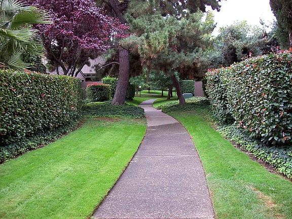 Walk way leading to Greenbelt