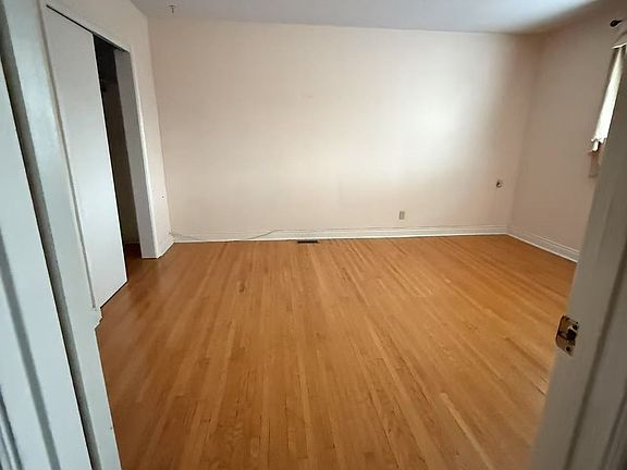 2nd image of 364 Wilson Rd S Floor 2