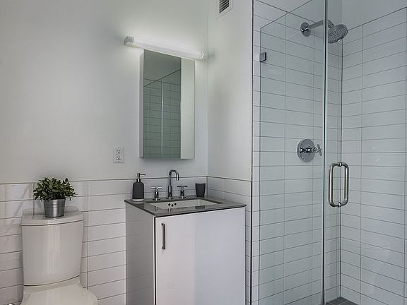 3rd image of 22-22 Jackson Ave #1008