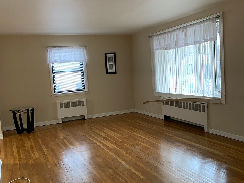 1st image of 3152 Waterbury Ave APT 2