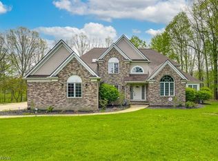 6445 Suzanne Ln, Solon, OH 44139