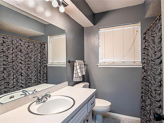 5th image of 1212 SW 81st St