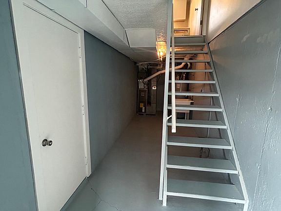 4th image of 2335 Newton St