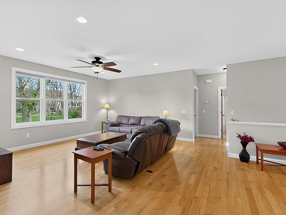 5th image of 605 Union St NE