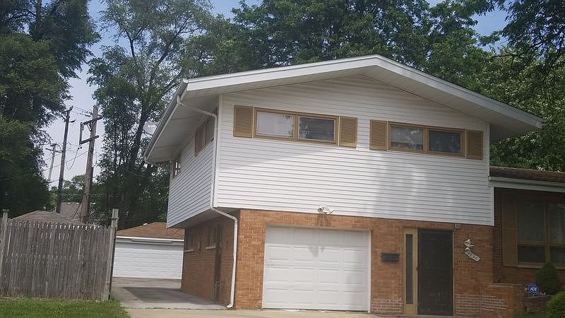 2nd image of 1220 Prince Dr