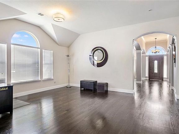 3rd image of 4501 Avebury Dr