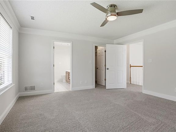 4th image of 640 Autumn Leaf Cir