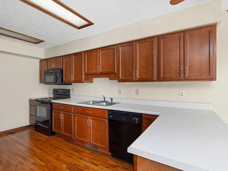 3749 N Pickwick Ave — Photo 11