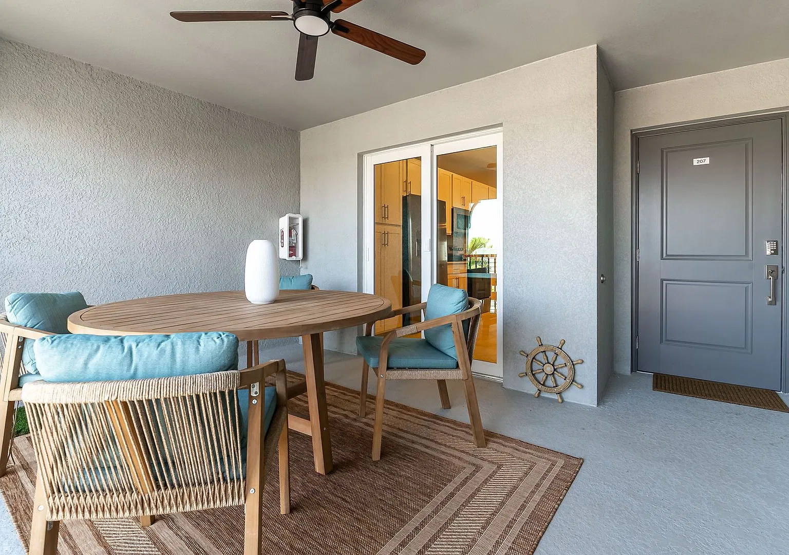 Stunning Luxury Brand New Condo, Beautifully Furnished to a high Standard in Golf Resort — Photo 4