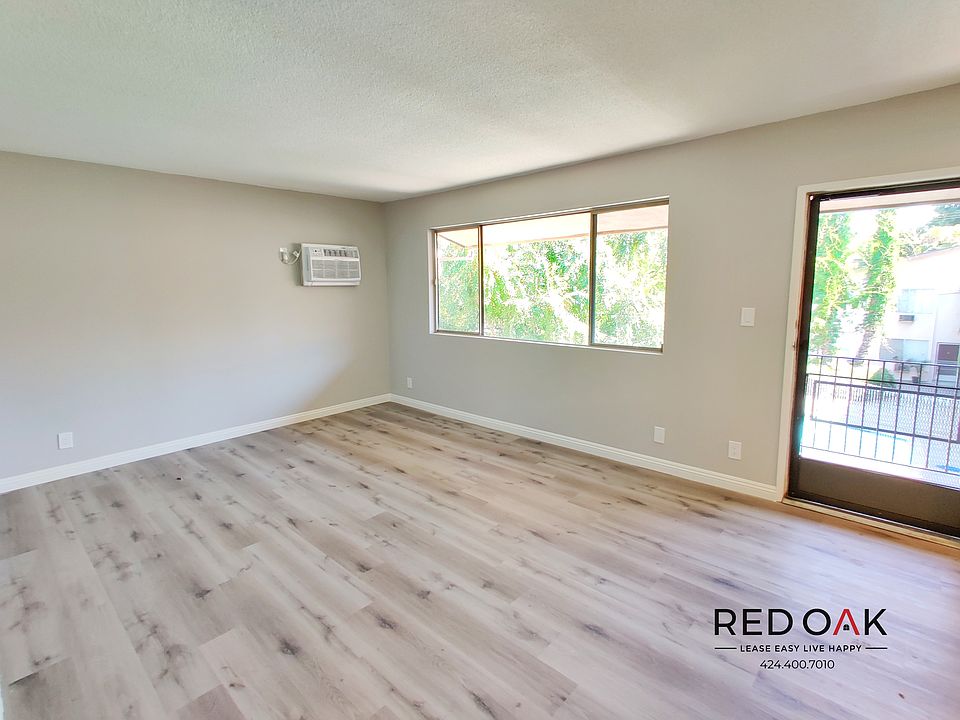 1st image of 12737 Moorpark St #16