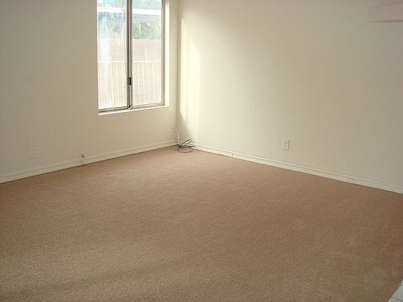 5th image of 4015 Arrowood Dr