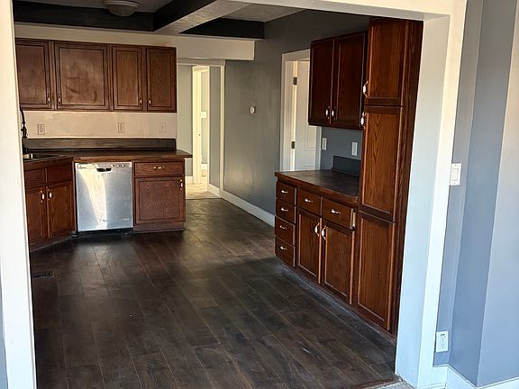 2nd image of 411 W 22nd Ave