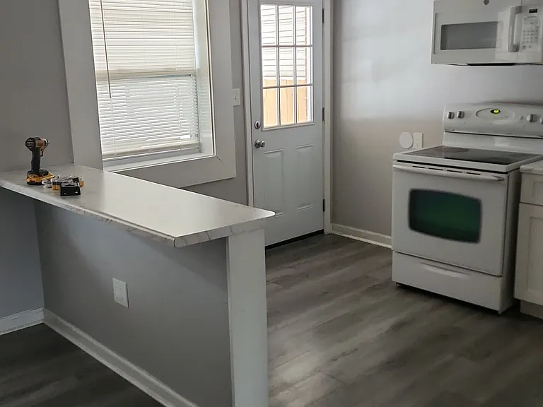 716 Mansfield Rd — Photo 2
