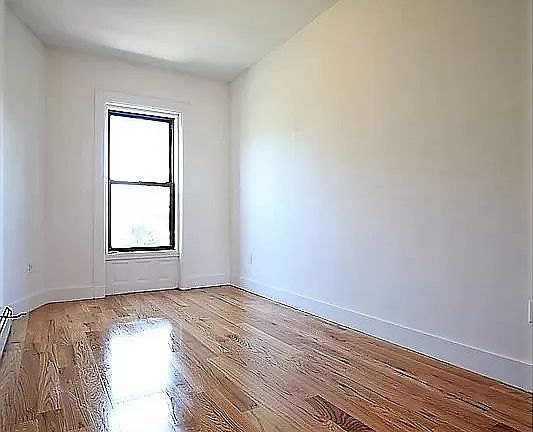 5th image of 124 Bainbridge St APT 3