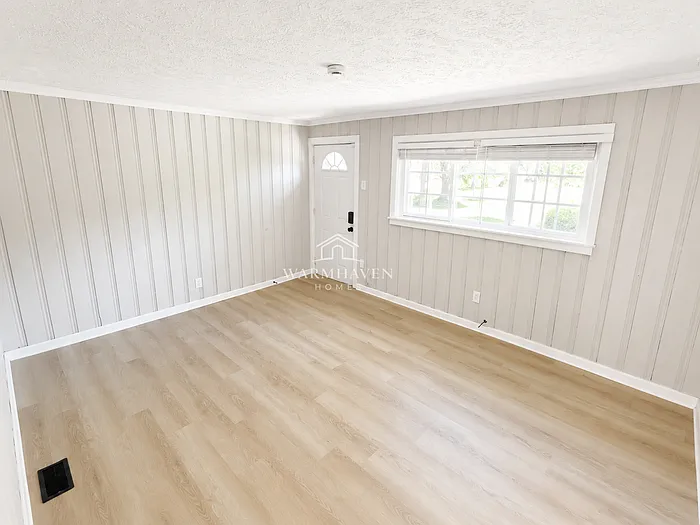 3 bed, 1.0 bath, 976 sqft, $1,395 — Photo 3