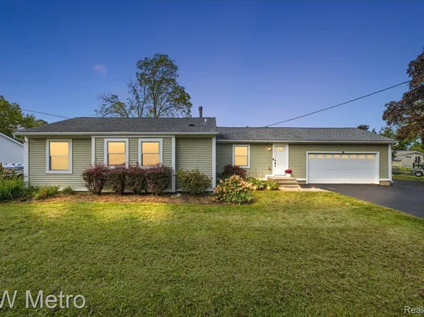 1298 S Cass Lake Rd, Waterford, MI 48328