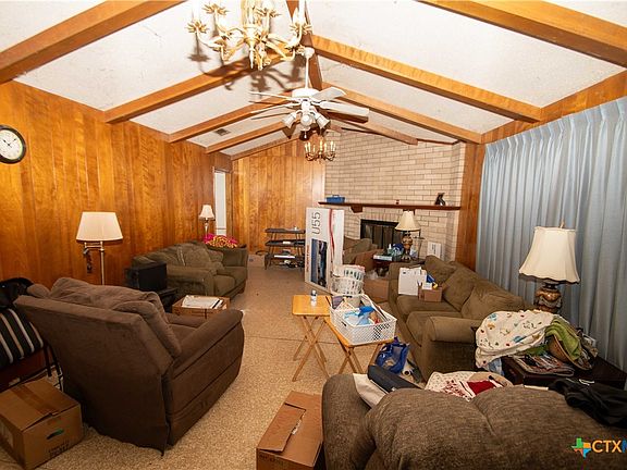 5th image of 301 Rosewood Dr