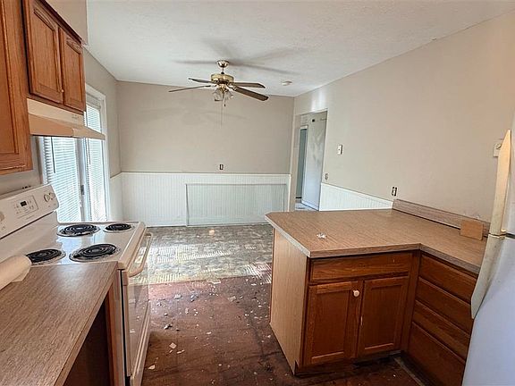 2nd image of 80 W Horseshoe Ave