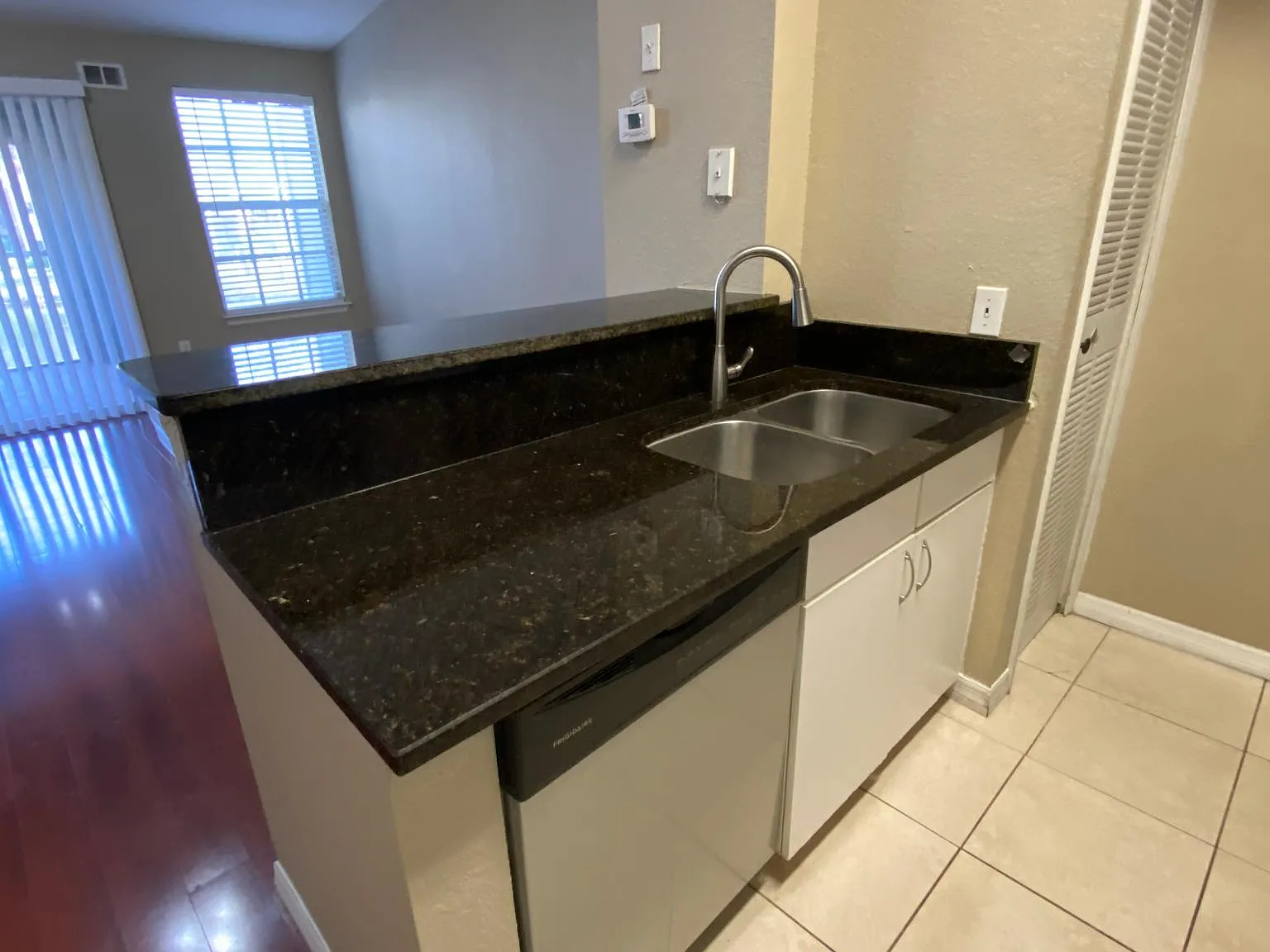 3 bed, 1114 sqft, $1,900 — Photo 3