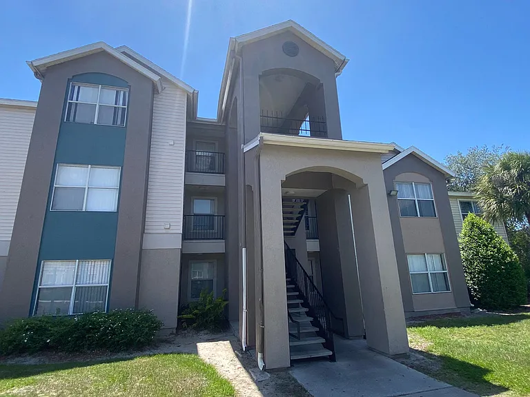 Pointe Vista Apartments — Photo 10