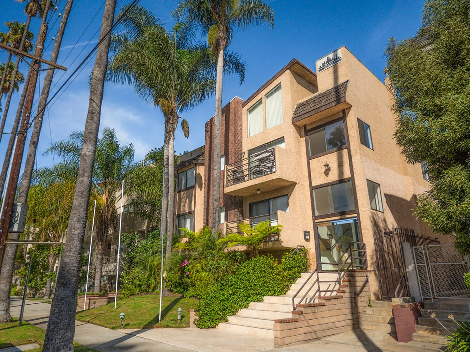 4420 Fulton Ave — Photo 4