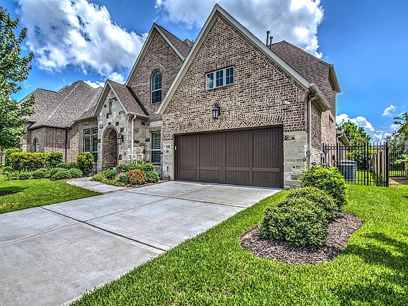 3rd image of 1310 Stratford Way