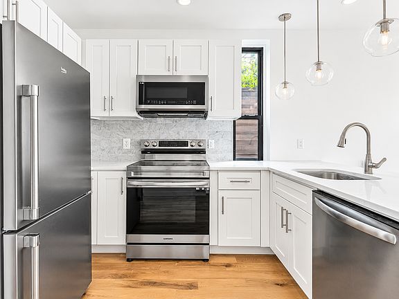 3rd image of 415 Bergen St APT 4