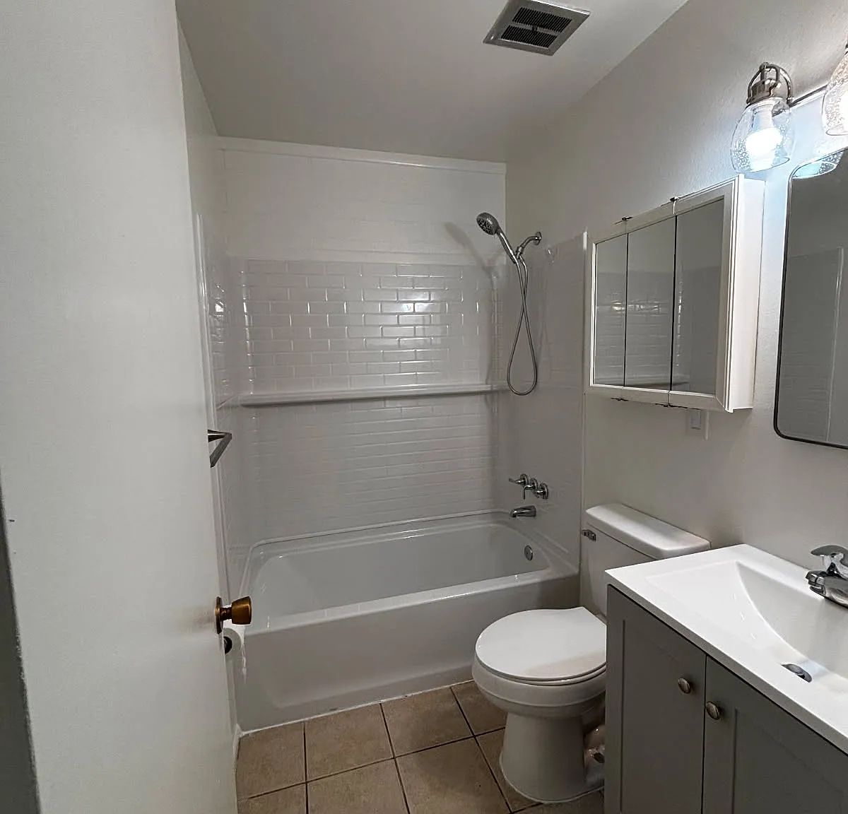 2 bed, 700 sqft, $1,200 — Photo 2