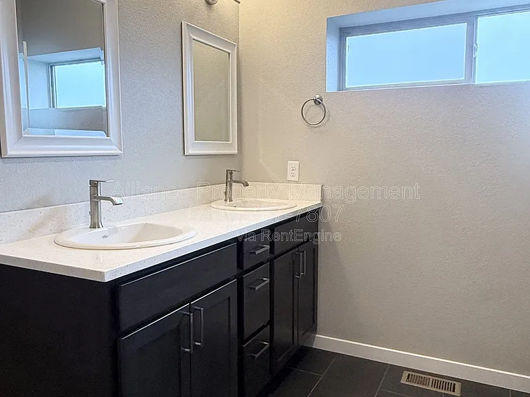 5424 Carvel Grv — Photo 18